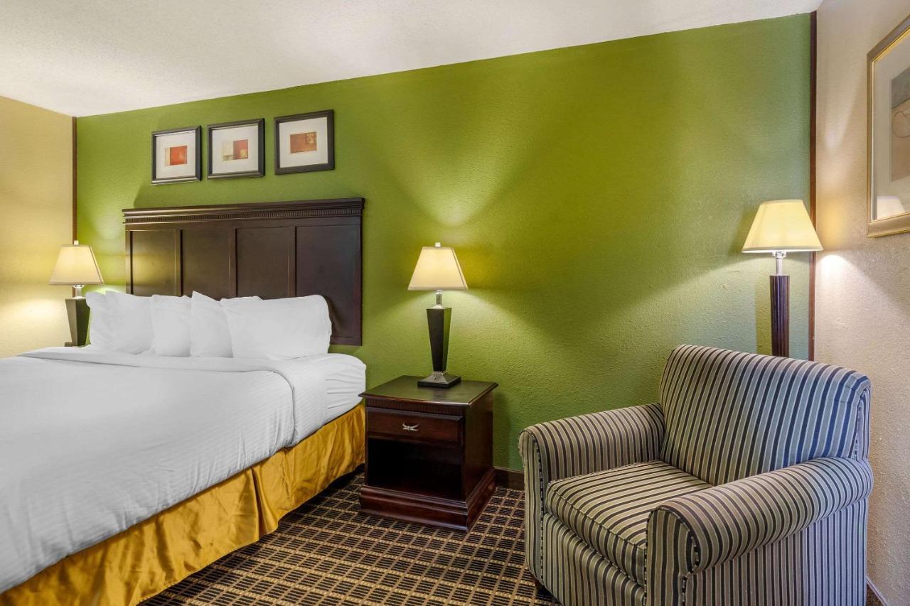 Clarion Pointe South Boston - Danville East Bagian luar foto