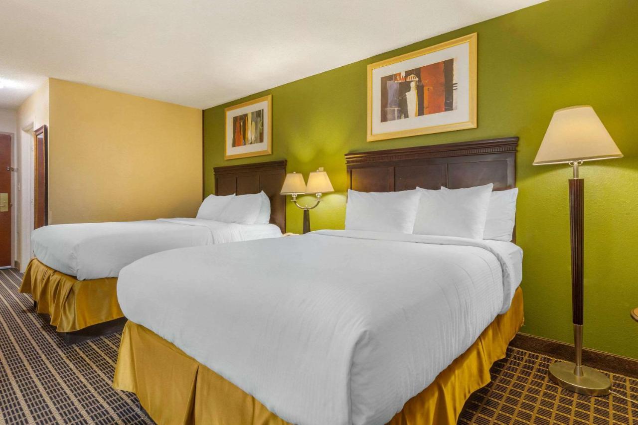 Clarion Pointe South Boston - Danville East Bagian luar foto