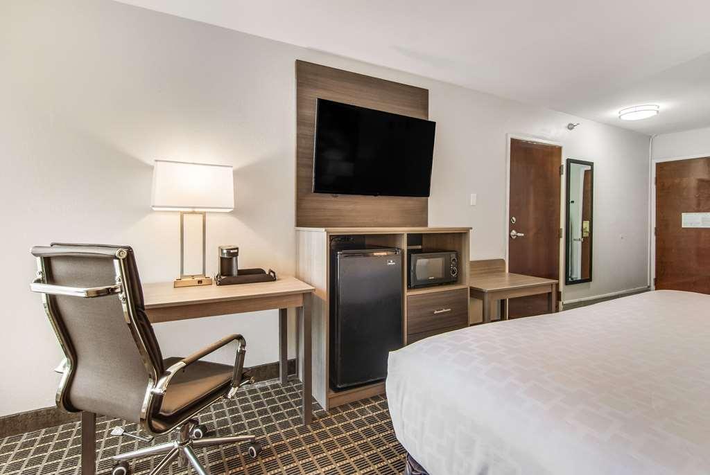Clarion Pointe South Boston - Danville East Ruang foto