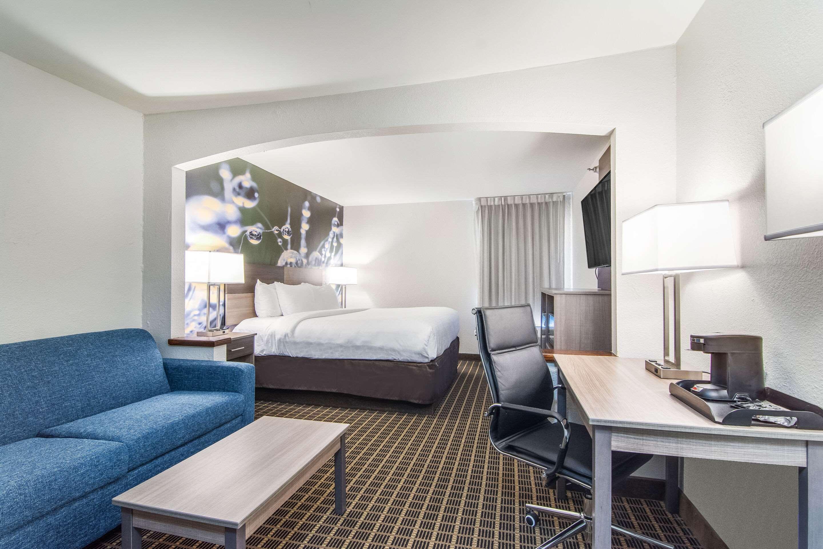 Clarion Pointe South Boston - Danville East Bagian luar foto