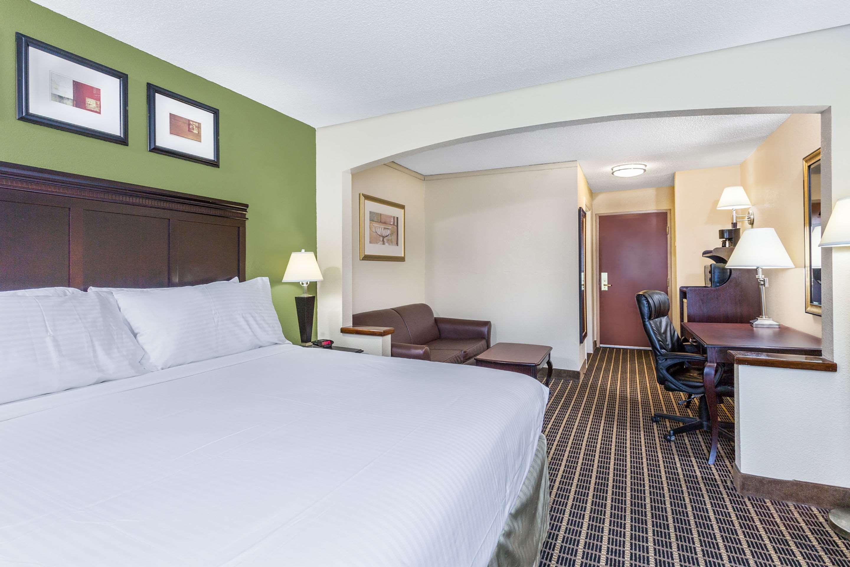 Clarion Pointe South Boston - Danville East Bagian luar foto