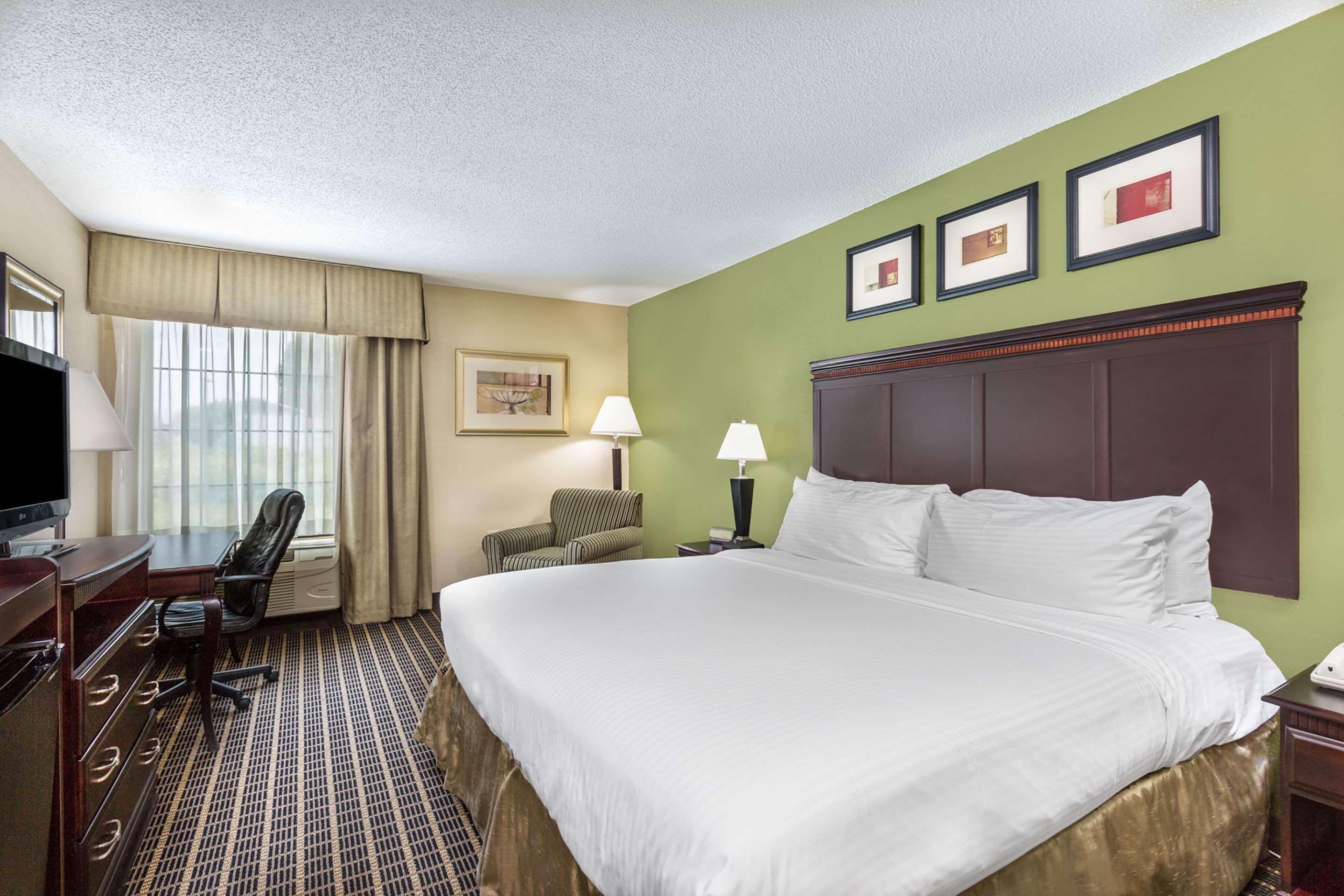 Clarion Pointe South Boston - Danville East Bagian luar foto