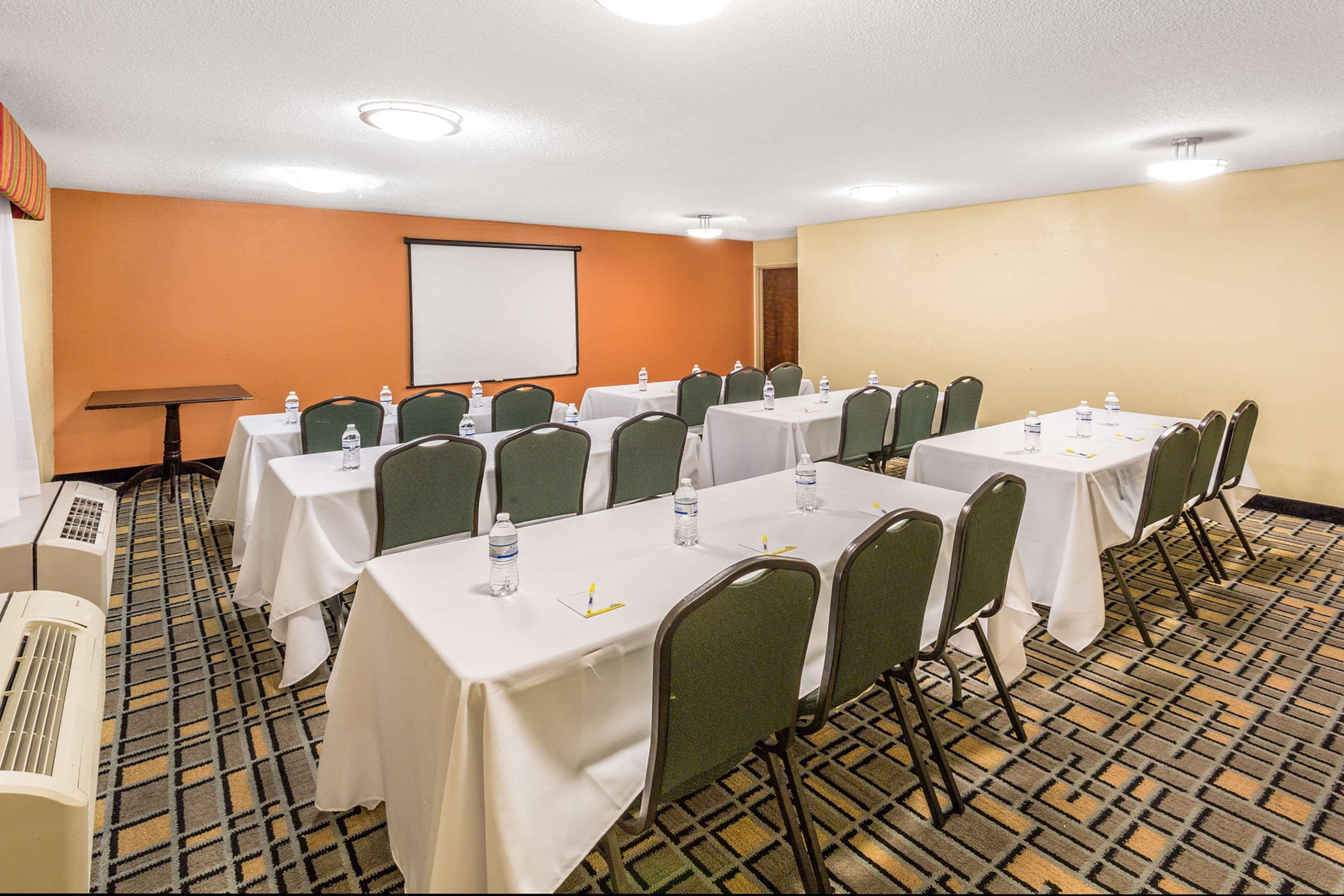 Clarion Pointe South Boston - Danville East Bagian luar foto