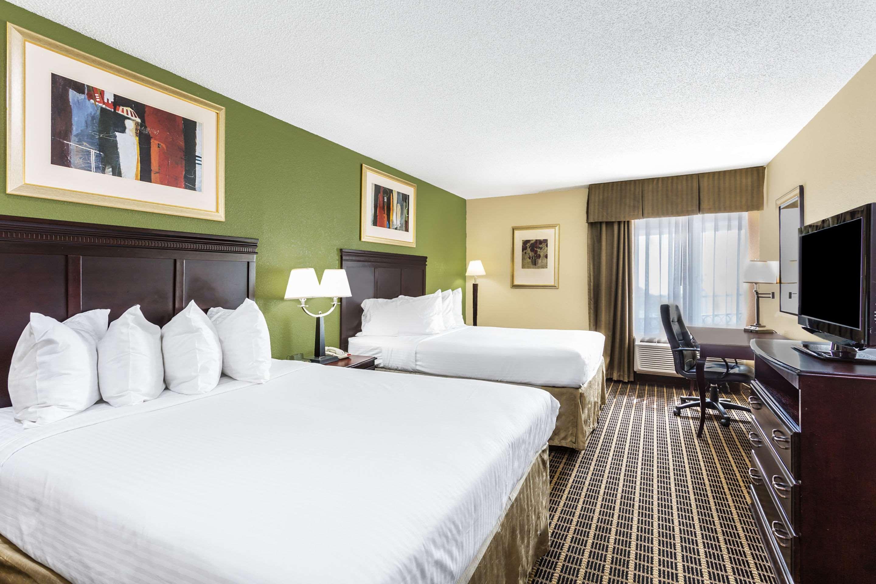 Clarion Pointe South Boston - Danville East Bagian luar foto