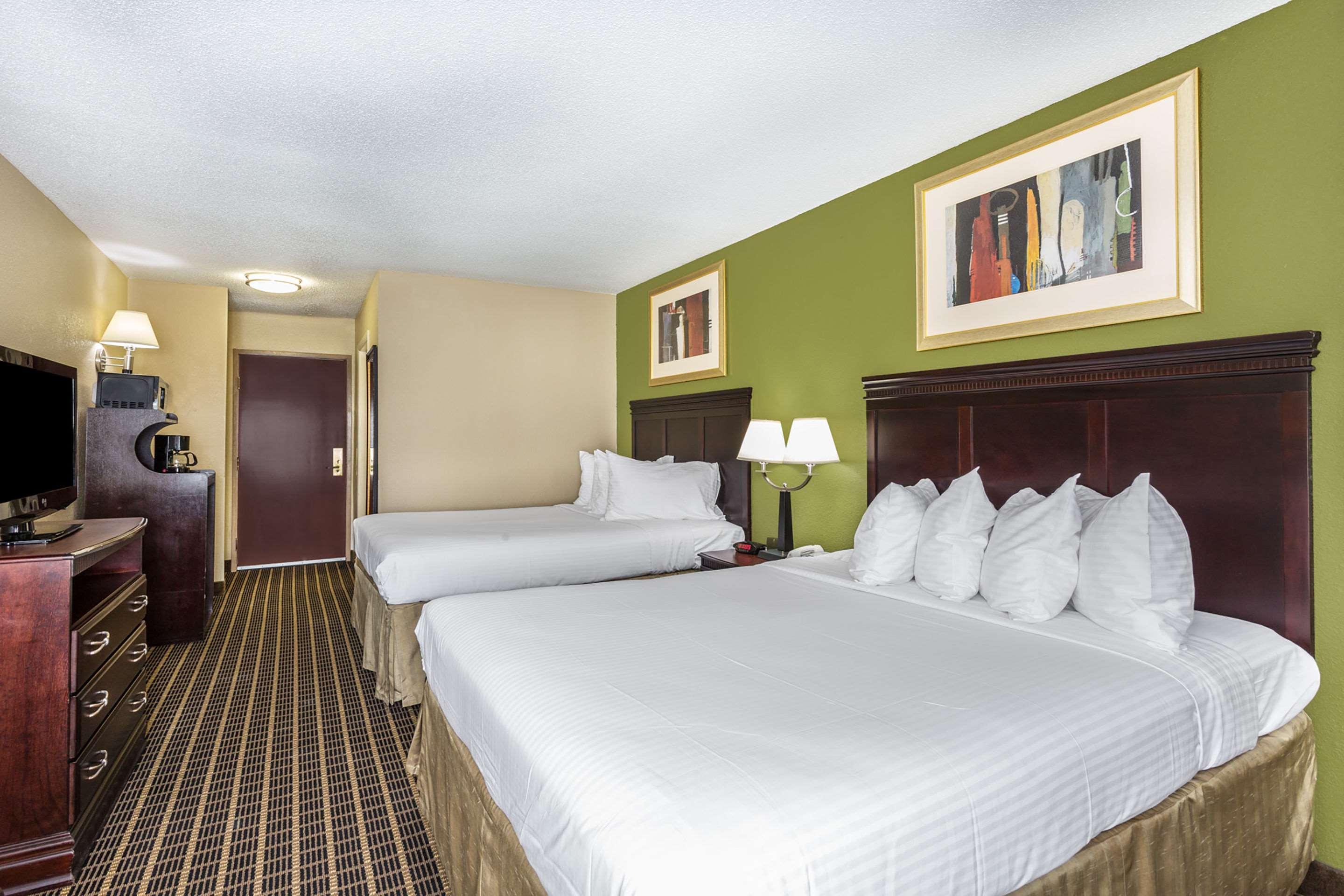 Clarion Pointe South Boston - Danville East Bagian luar foto