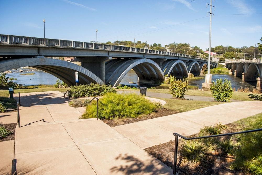 Clarion Pointe South Boston - Danville East Bagian luar foto